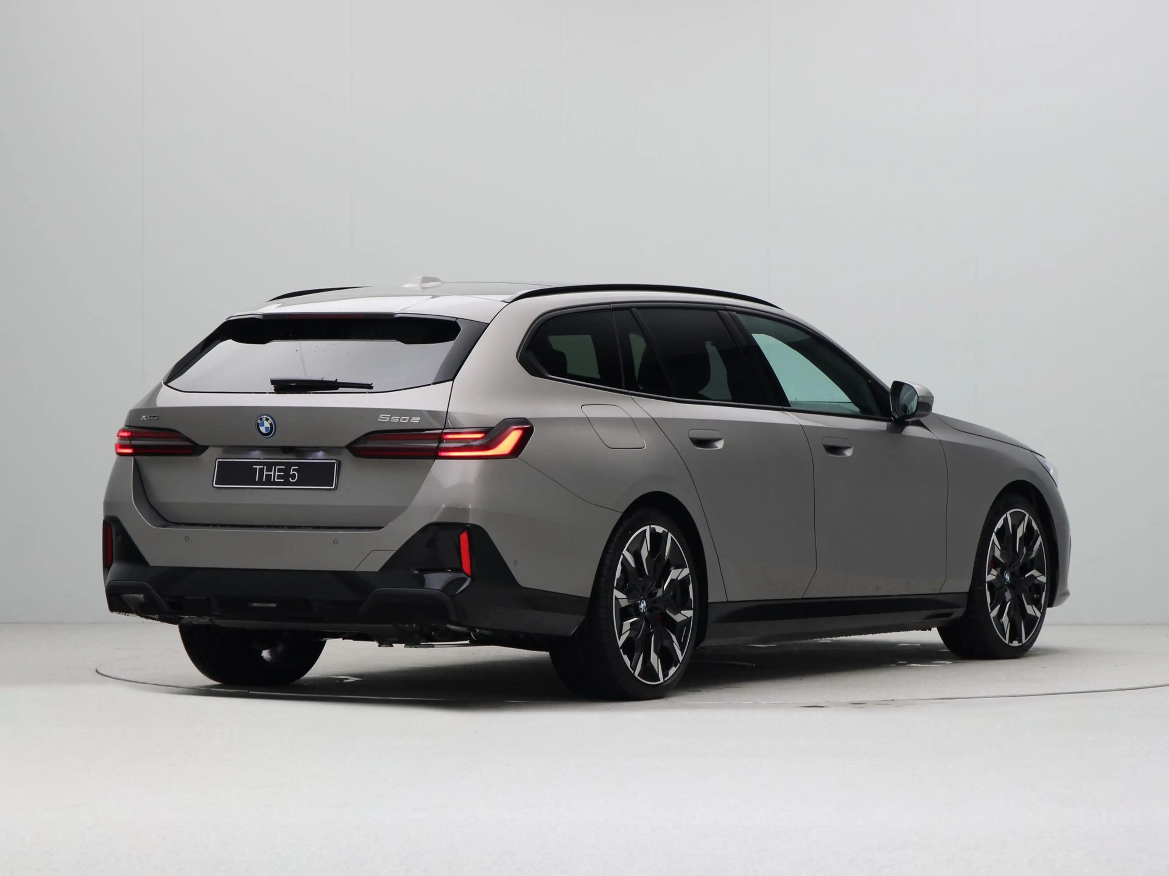 BMW 550 5 Serie Touring 550e xDrive — photo 9