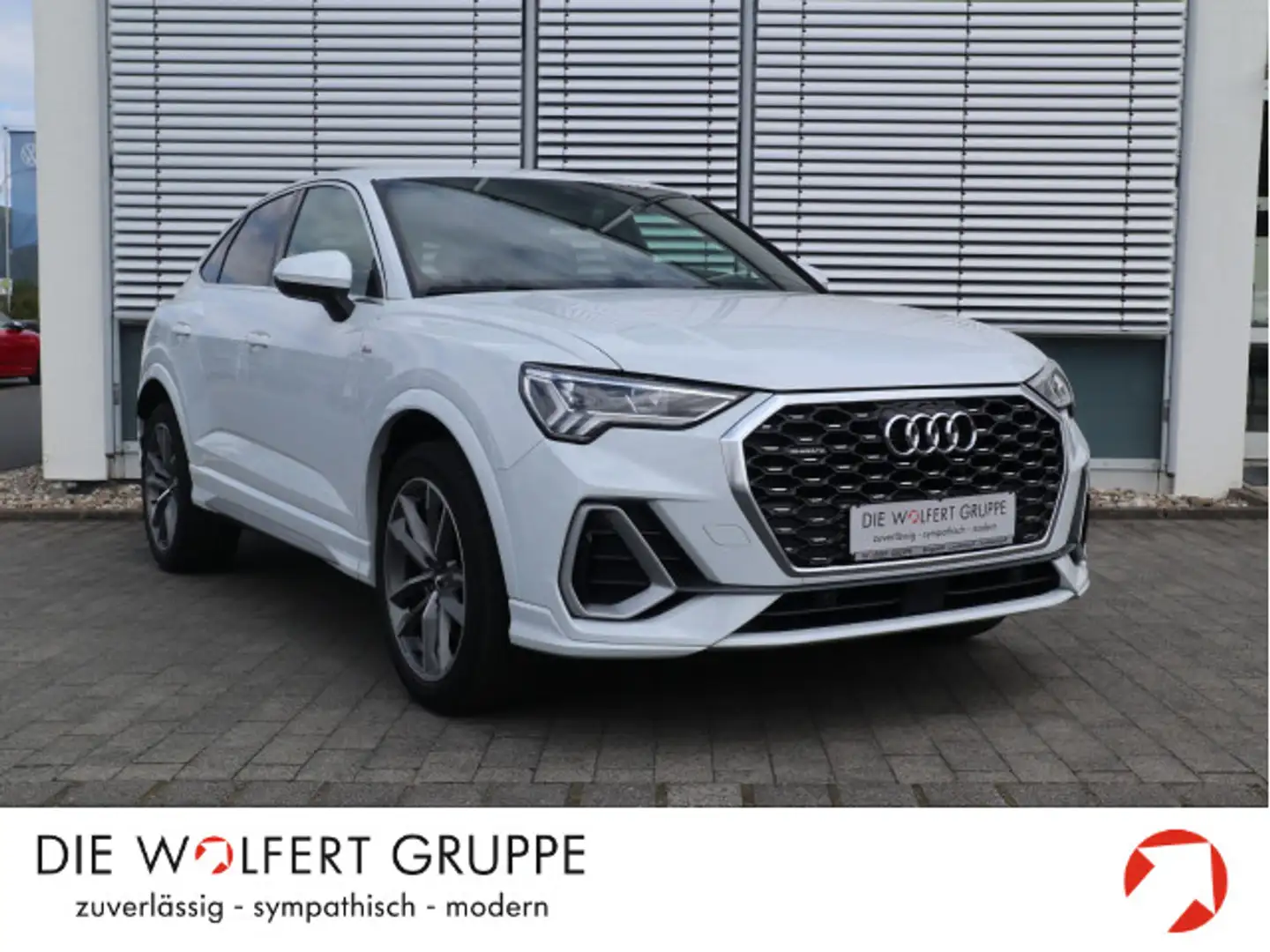 Audi Q3 S line 45 TFSI quattro S tronic AHK Weiß - 1