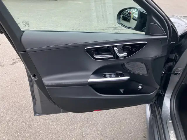 Mercedes-Benz C 300 de 4MATIC T-Modell mit EQ Hybrid Technologie Öster Ansicht 12
