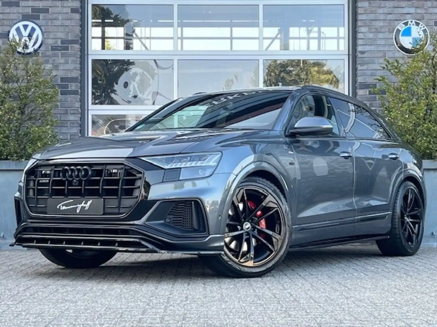 Audi Q8 55 TFSI Q S-LINE - MAXTON - PANO - 4-W. BEST. - 22 Gris - 1