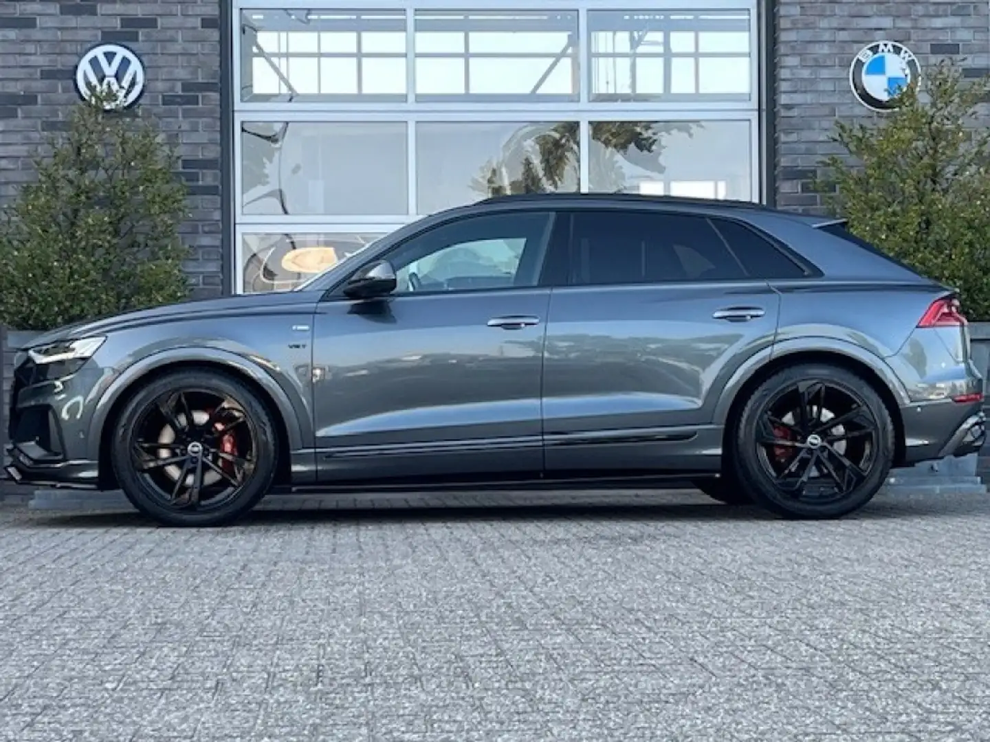 Audi Q8 55 TFSI Q S-LINE - MAXTON - PANO - 4-W. BEST. - 22 Gris - 2