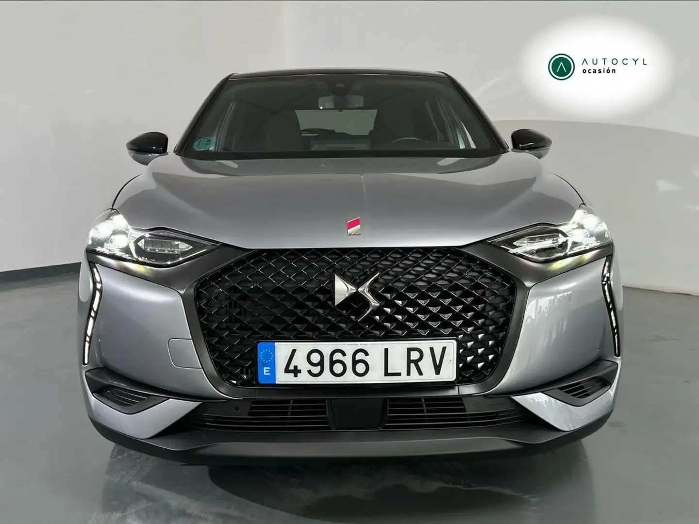 DS Automobiles DS 3 PureTech 73 kW Manual SO CHIC Grijs - 2