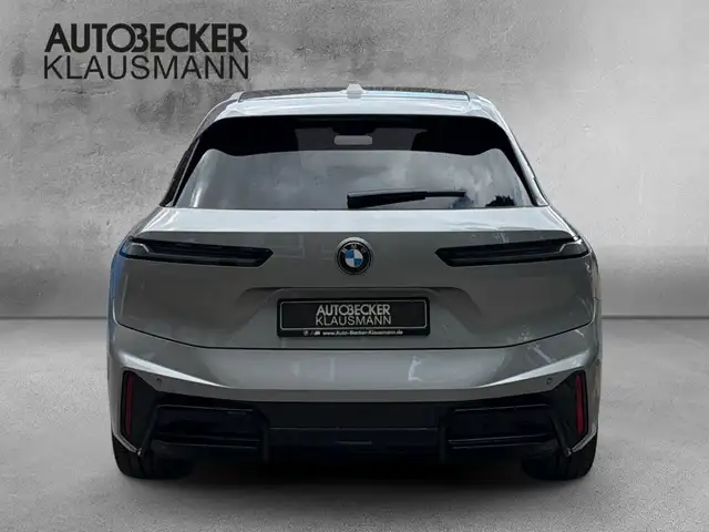 BMW Ix view 6