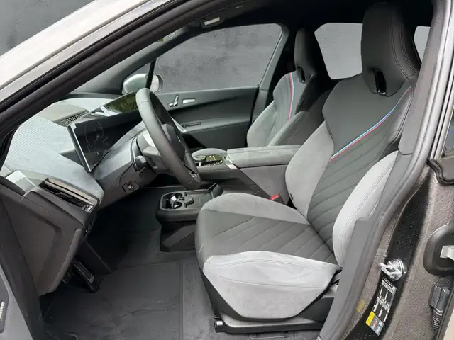 BMW Ix view 8