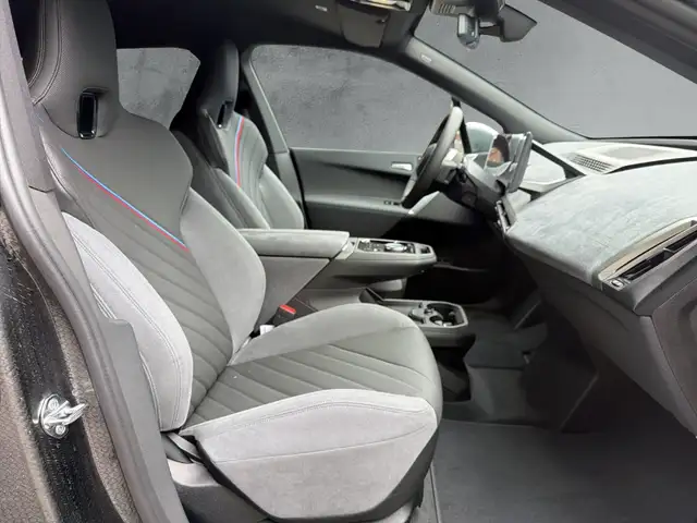 BMW Ix view 11