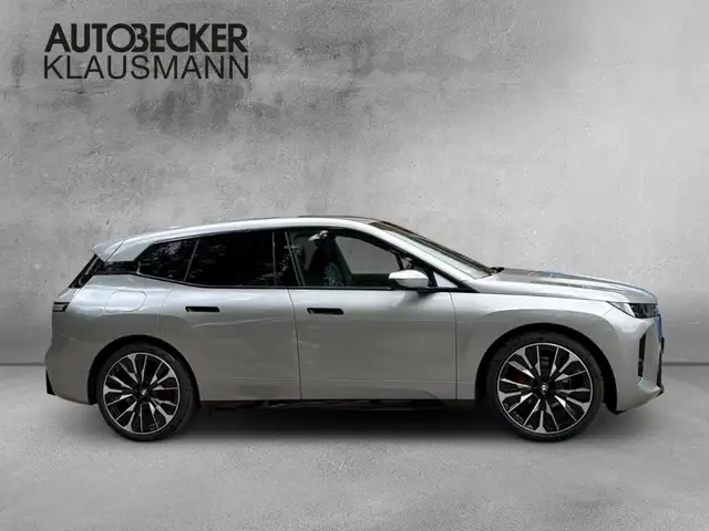 BMW Ix view 4