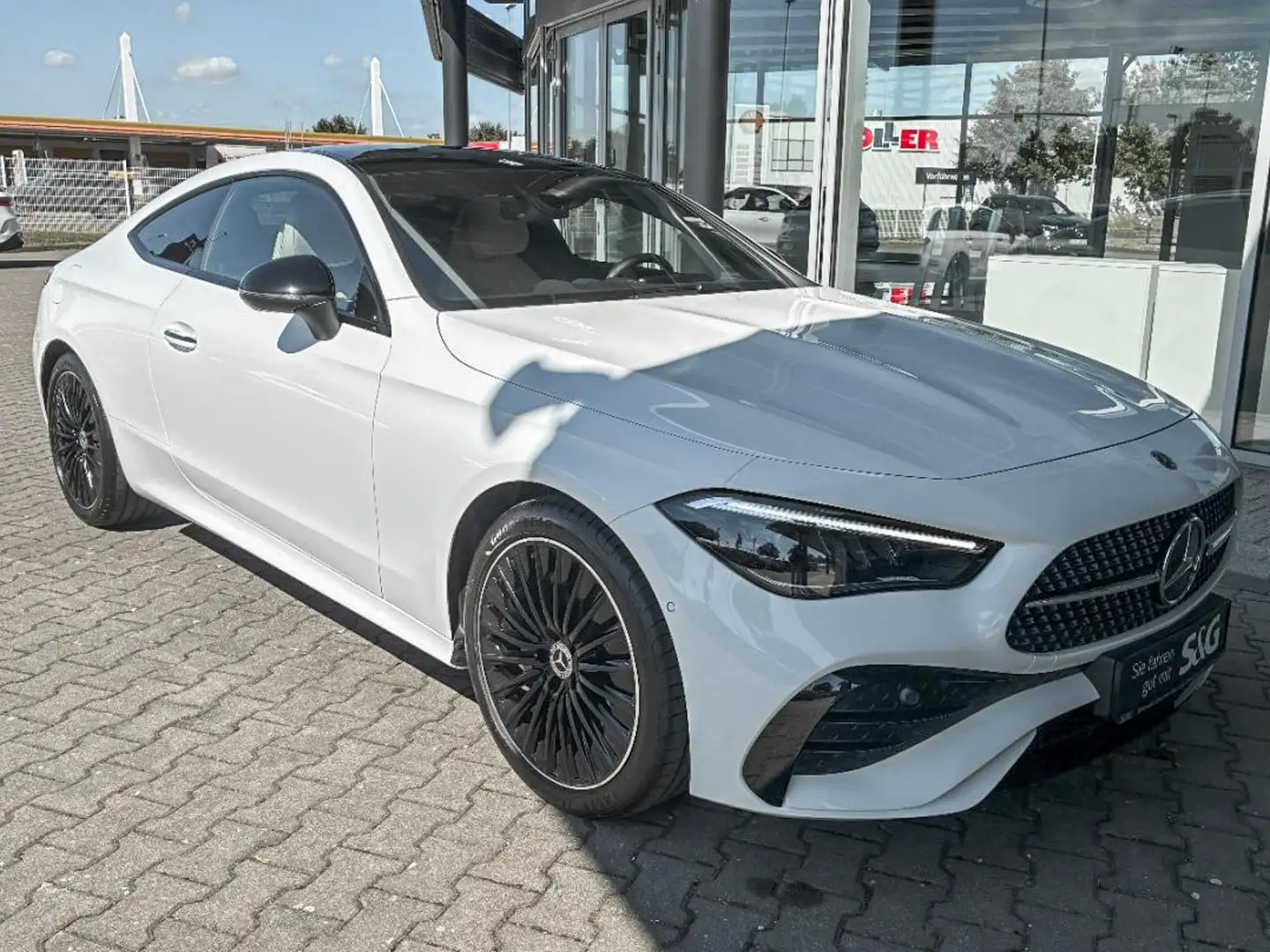 Mercedes-Benz CLE 200 Coupé AMG MBUX+Pano+RüKam+Lenkradhzg Weiß - 2