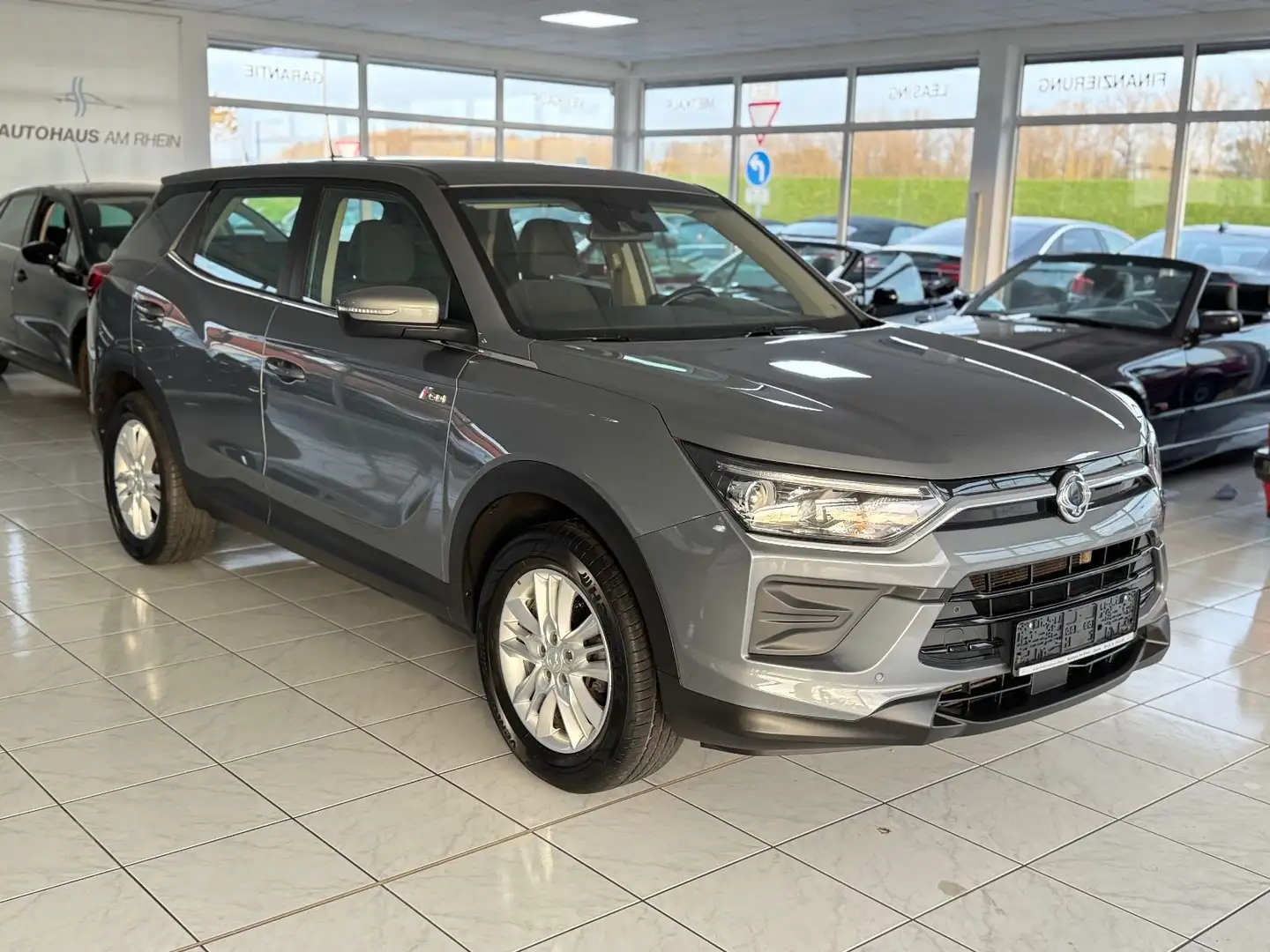 SsangYong Korando 1.5 T-GDI 2WD+PDC+Sitzh+CarPlay+Kamera Grau - 1