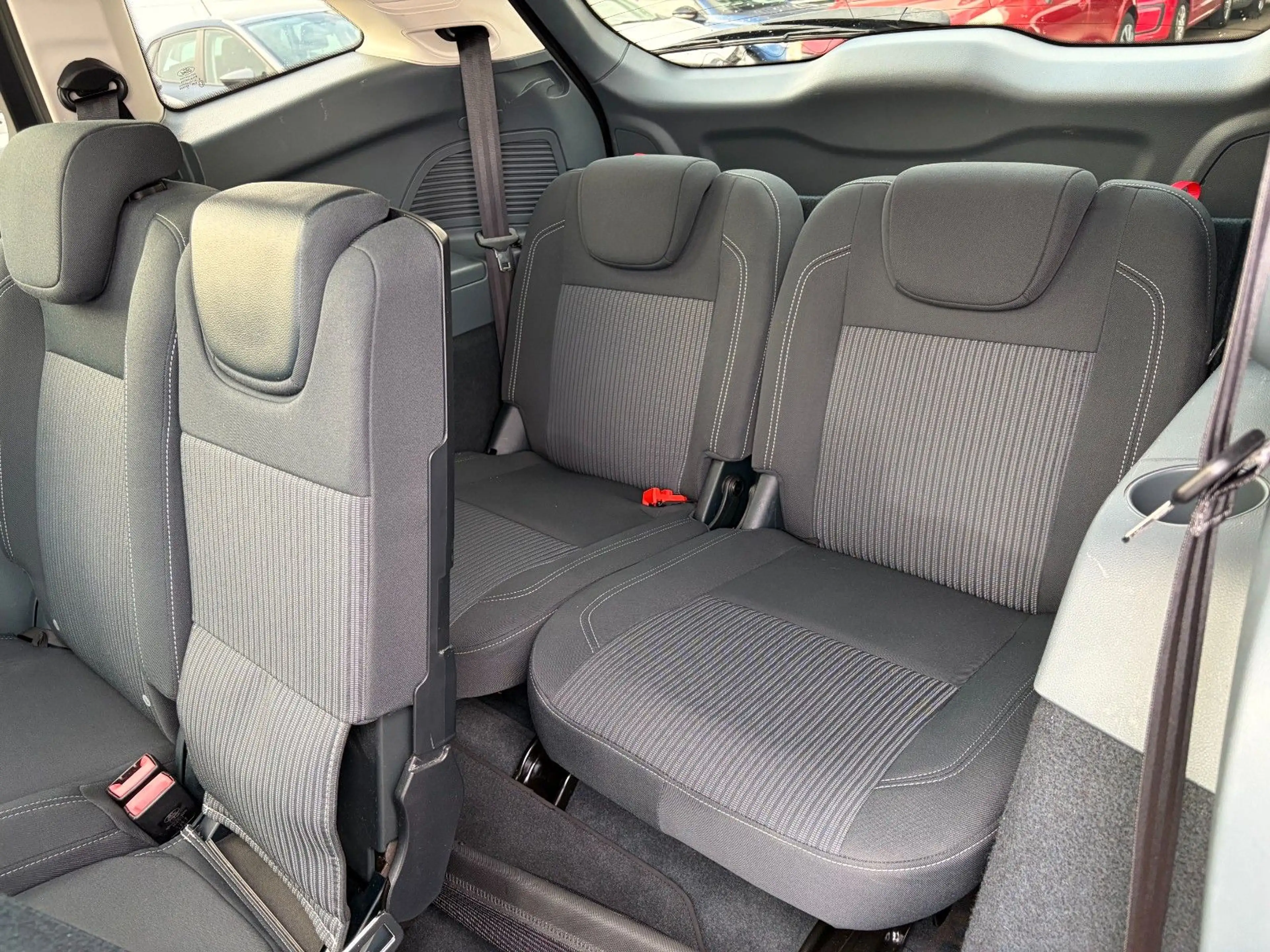 Ford Grand C-Max Grand Titanium*7-SITZER*KAMERA* — photo 11