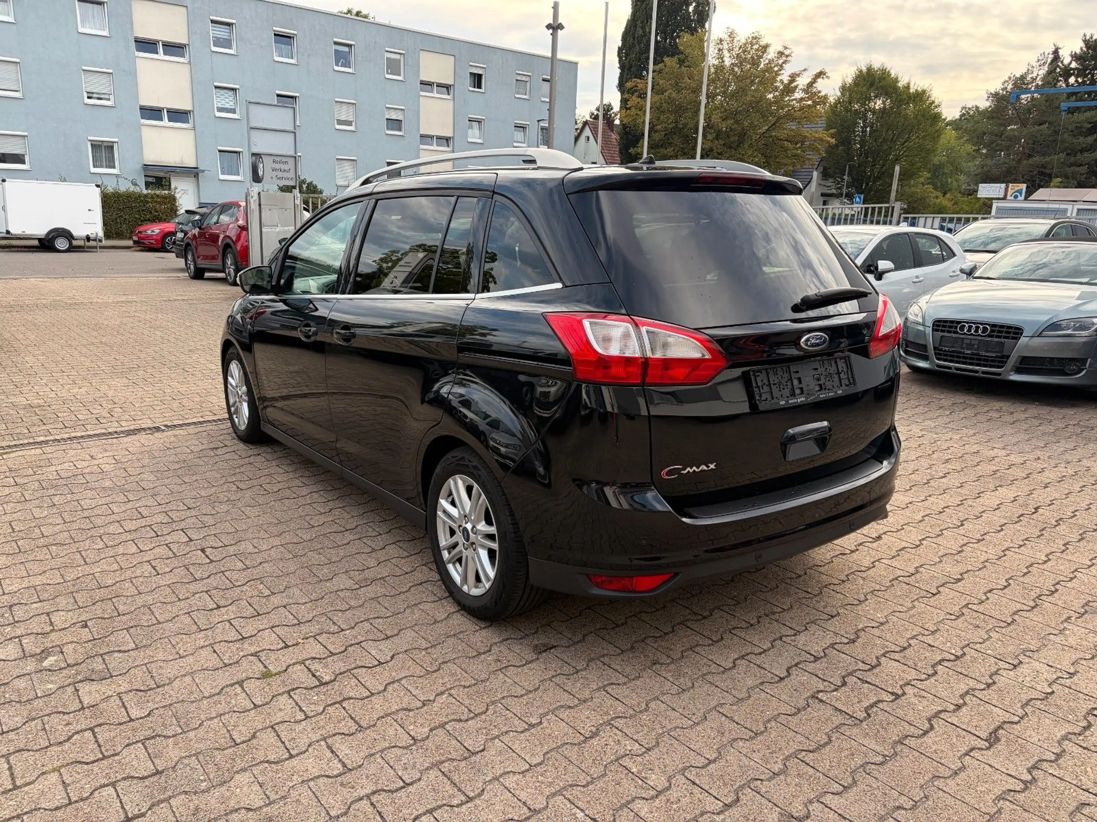 Ford Grand C-Max Grand Titanium*7-SITZER*KAMERA* — photo 7