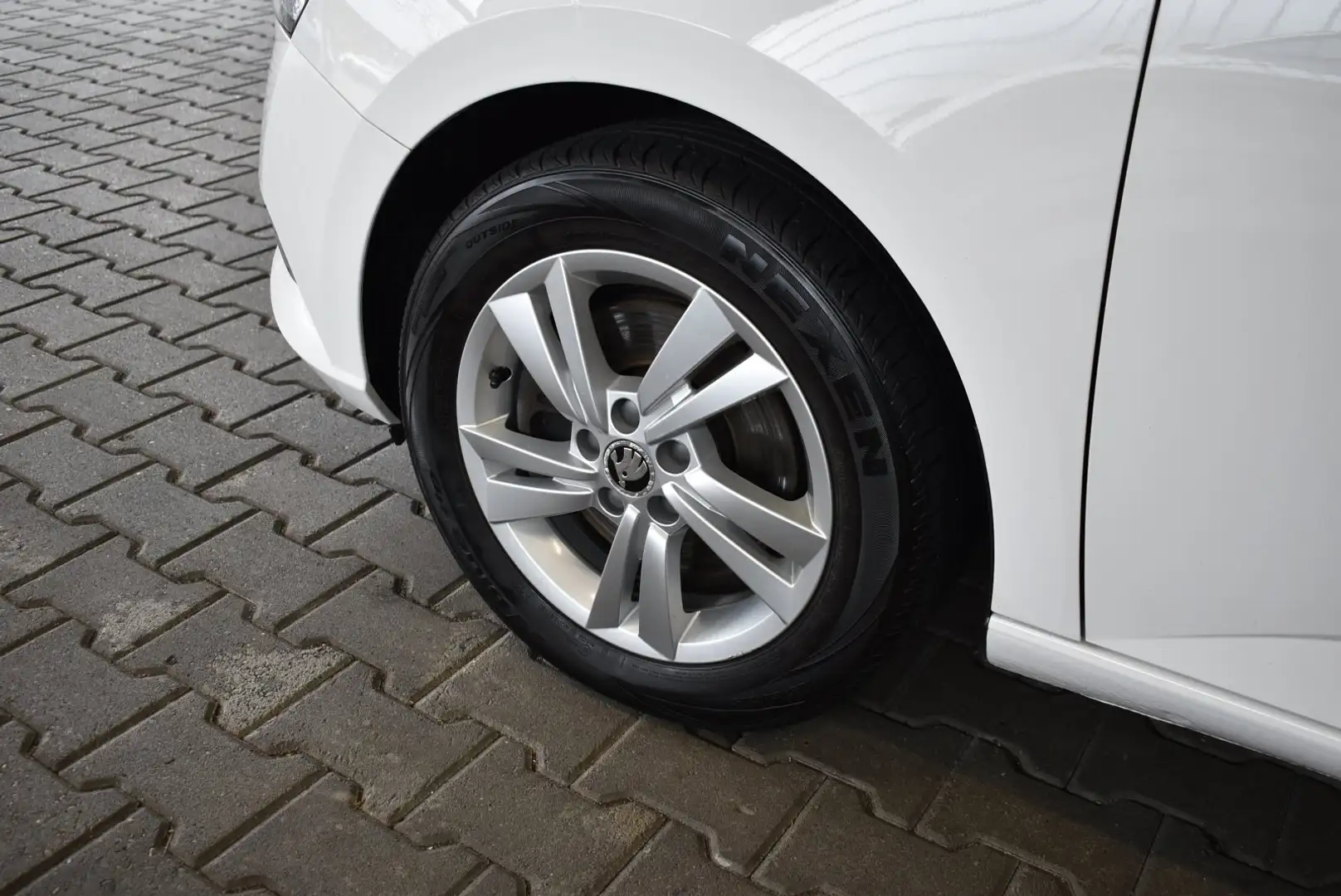 Skoda Fabia Combi 1.0 TSI Ambition AHK LM-Felgen Weiß - 2