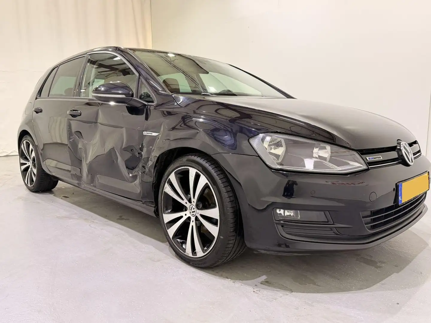 Volkswagen Golf HB 1.0 TSI Business Connect Navi/Clima Schwarz - 1