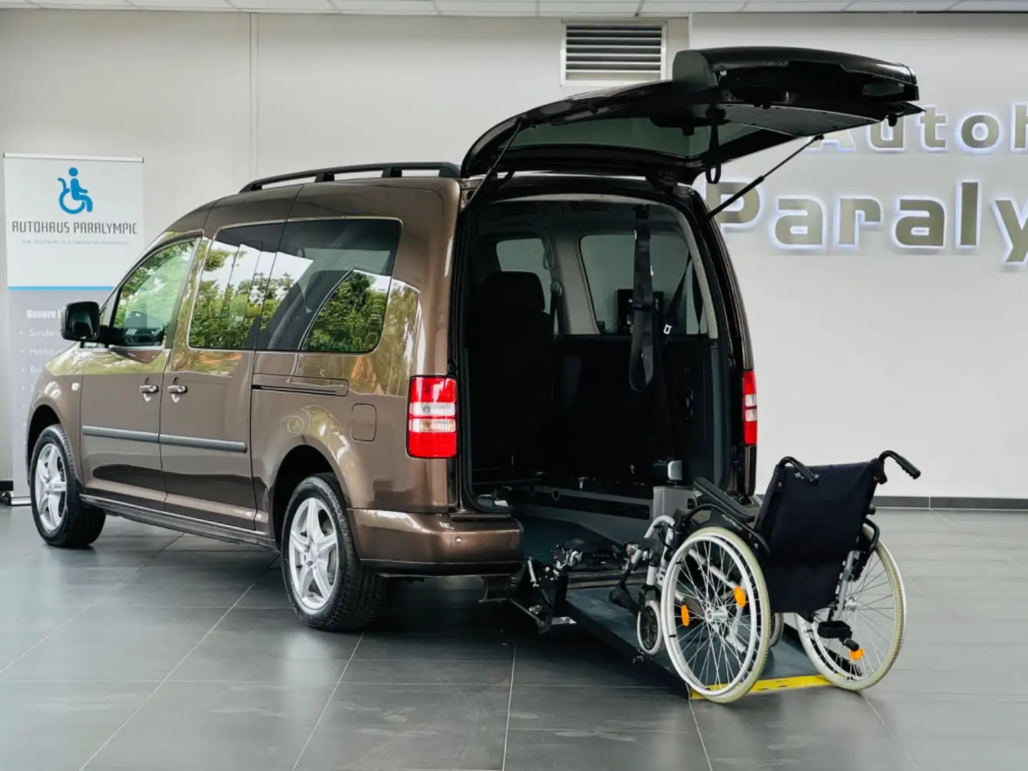 Volkswagen Caddy Maxi DSG Behindertengerecht-Rampe + Sitz Brązowy - 1