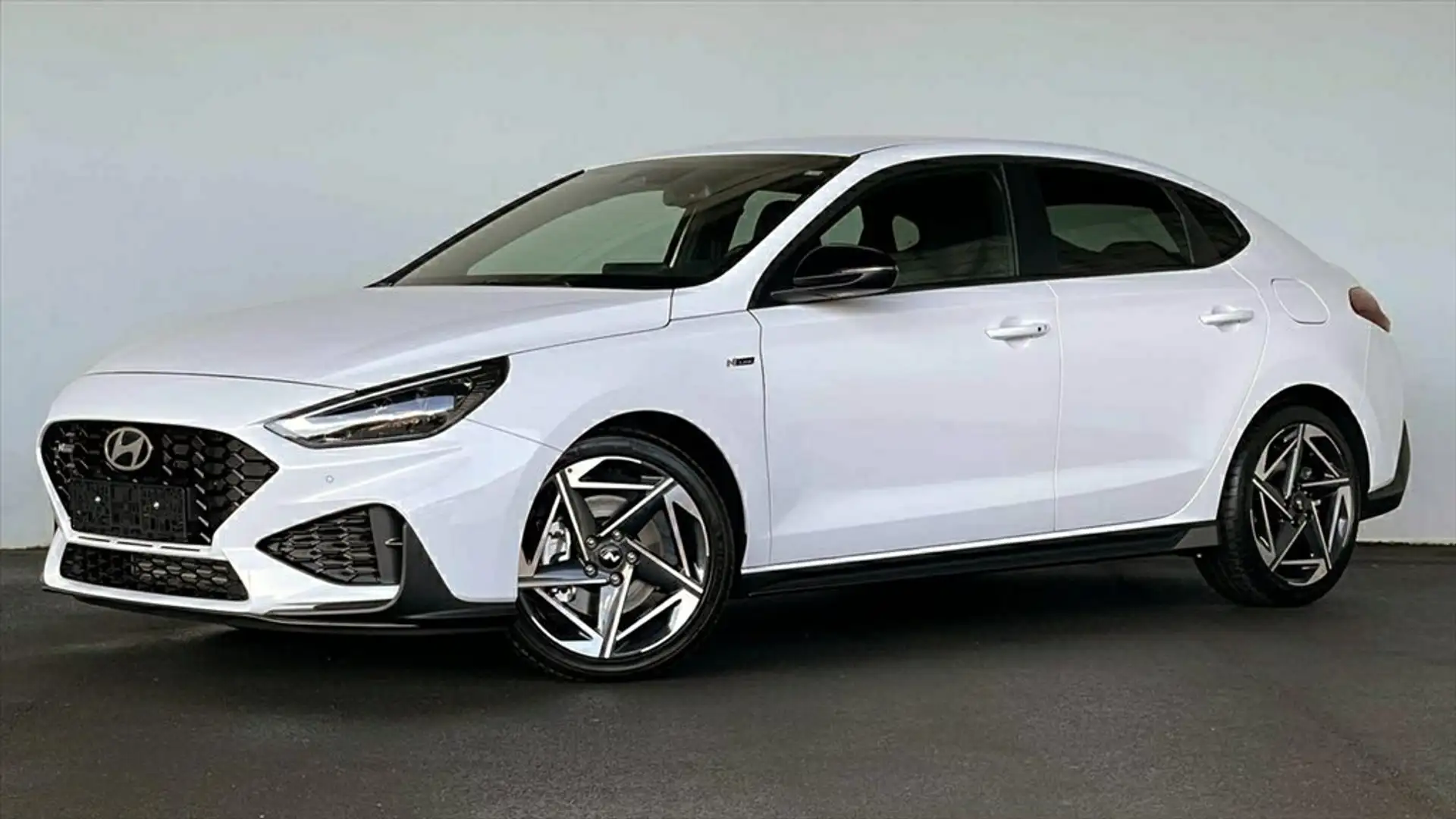 Hyundai i30 Fastback 1,5 T-GDi MHEV N-Line Keyless LED Navi Weiß - 1