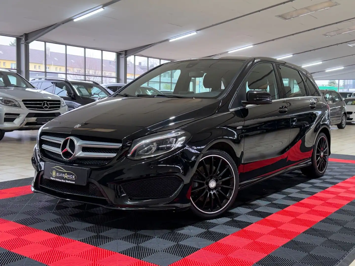 Mercedes-Benz B 220 CDI*AMG-PAKET*AMBIENTE*LED*NAVI*AUTOMATIK* Noir - 1