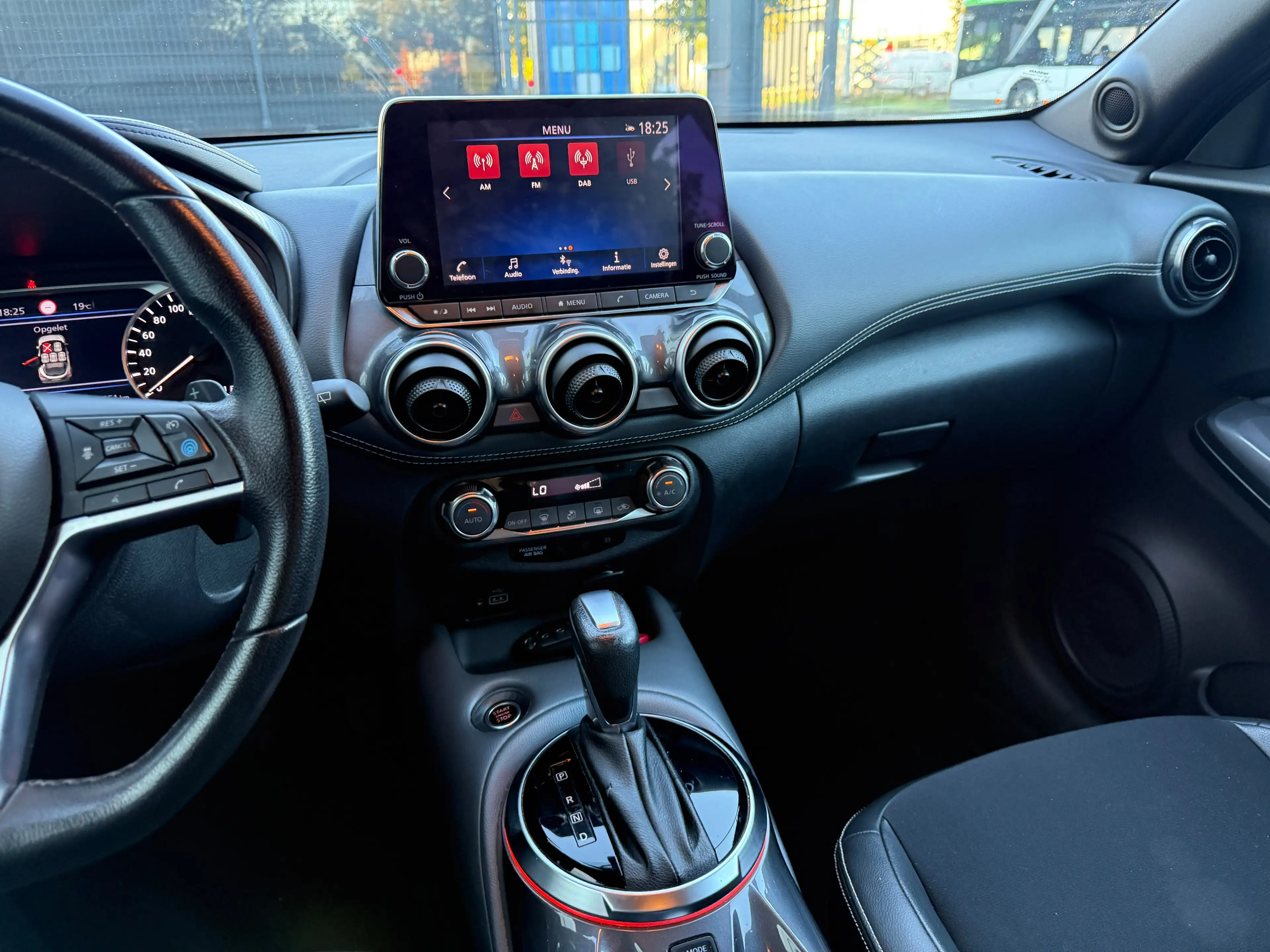 Nissan Juke Juke 1.0 DIG-T 2WD Tekna DCT (EU6AP) — photo 9