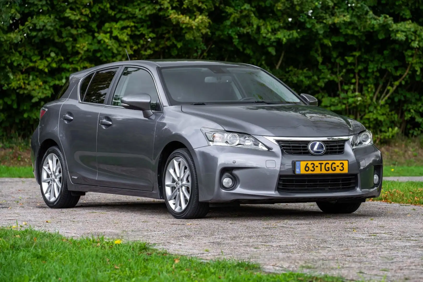 Lexus CT 200h Business Line Pro 1e Eig. 45.900 km +NAP NL-auto Grijs - 2