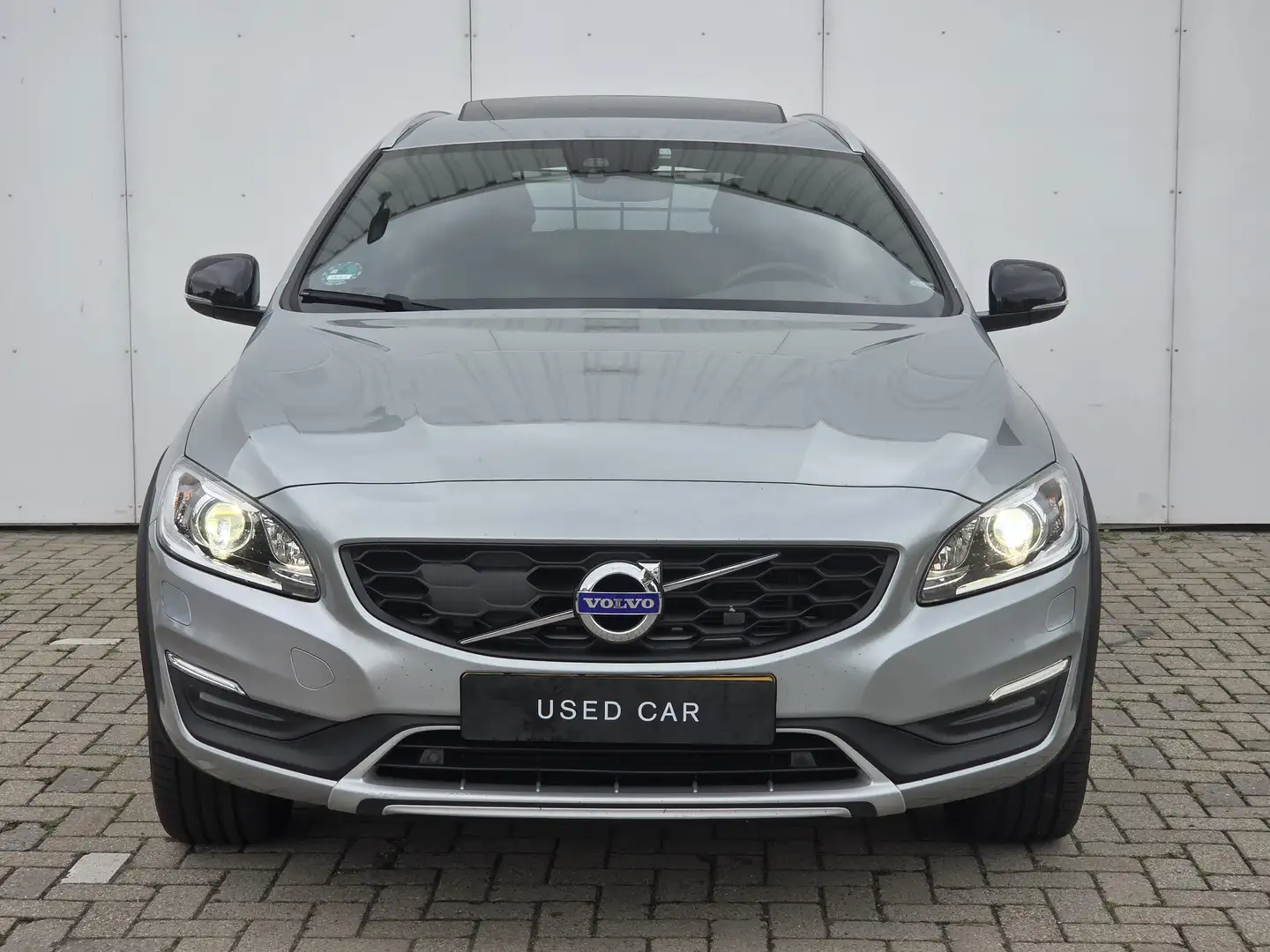 Volvo V60 Cross Country T5 Polar+ | Trekhaak | Pano | Stoelverwarming | Grijs - 2