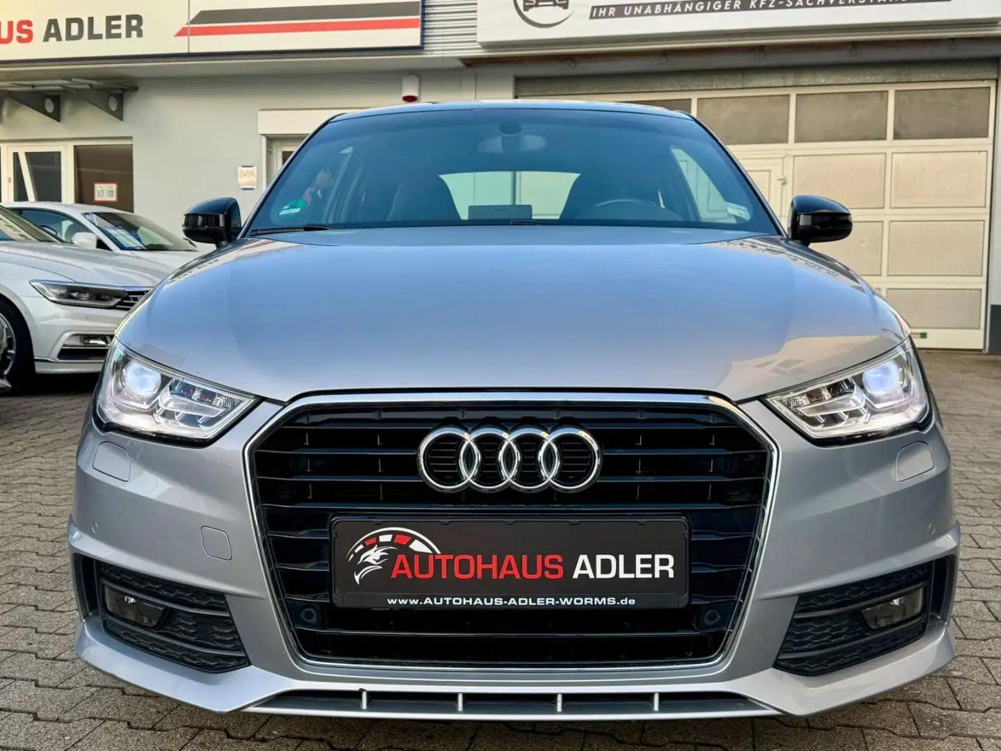 Audi A1 Sport 1.4 TFSI S-LINE*1HD*AUTOM*NAV*PANO*PDC* Silber - 2