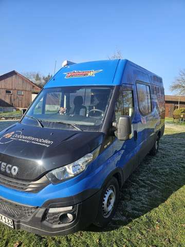 Imagine Iveco Daily 35 C 18 SV teilverglast