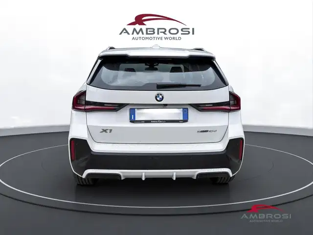 BMW X1 view 8