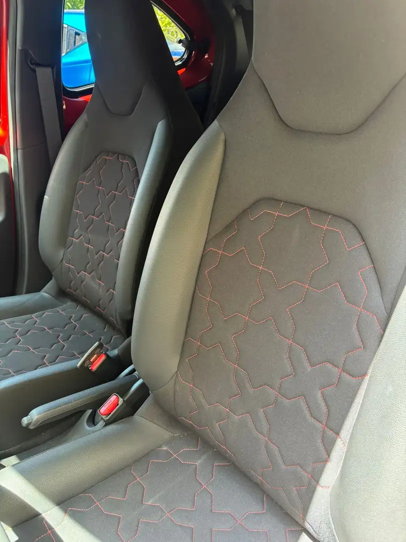 Toyota Aygo Aygo X Air X 1.0 Lounge Air 72cv Rosso - 2