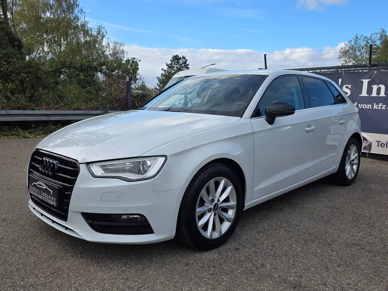 Audi A3 2.0 TDI Sportback Automatik S-Tronic Leder Navi Xenon Parksensoren — photo 1 of 15
