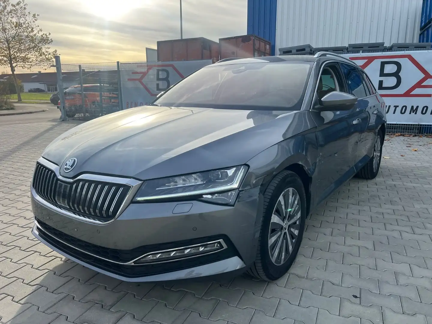 Skoda Superb Combi Style Grau - 1