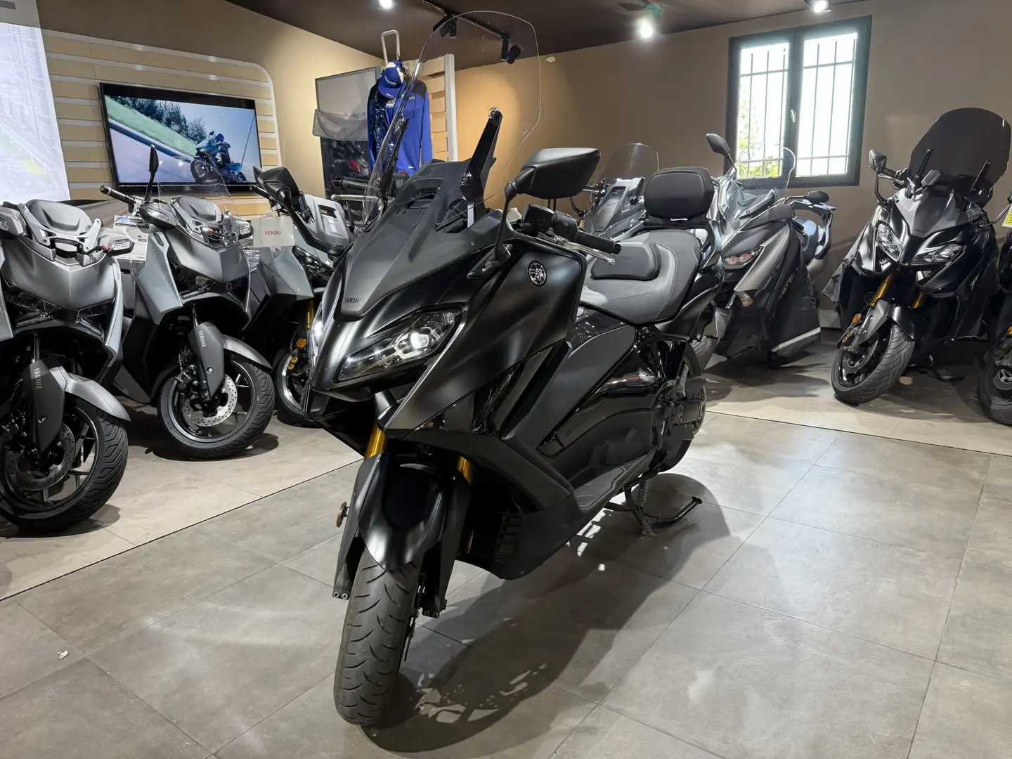 Yamaha TMAX 560 Fekete - 1