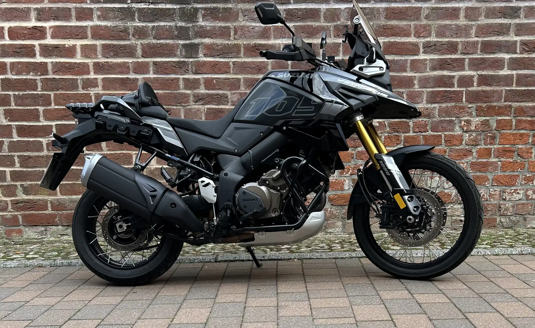 Suzuki V-Strom 1050DE Black Edition Noir - 2