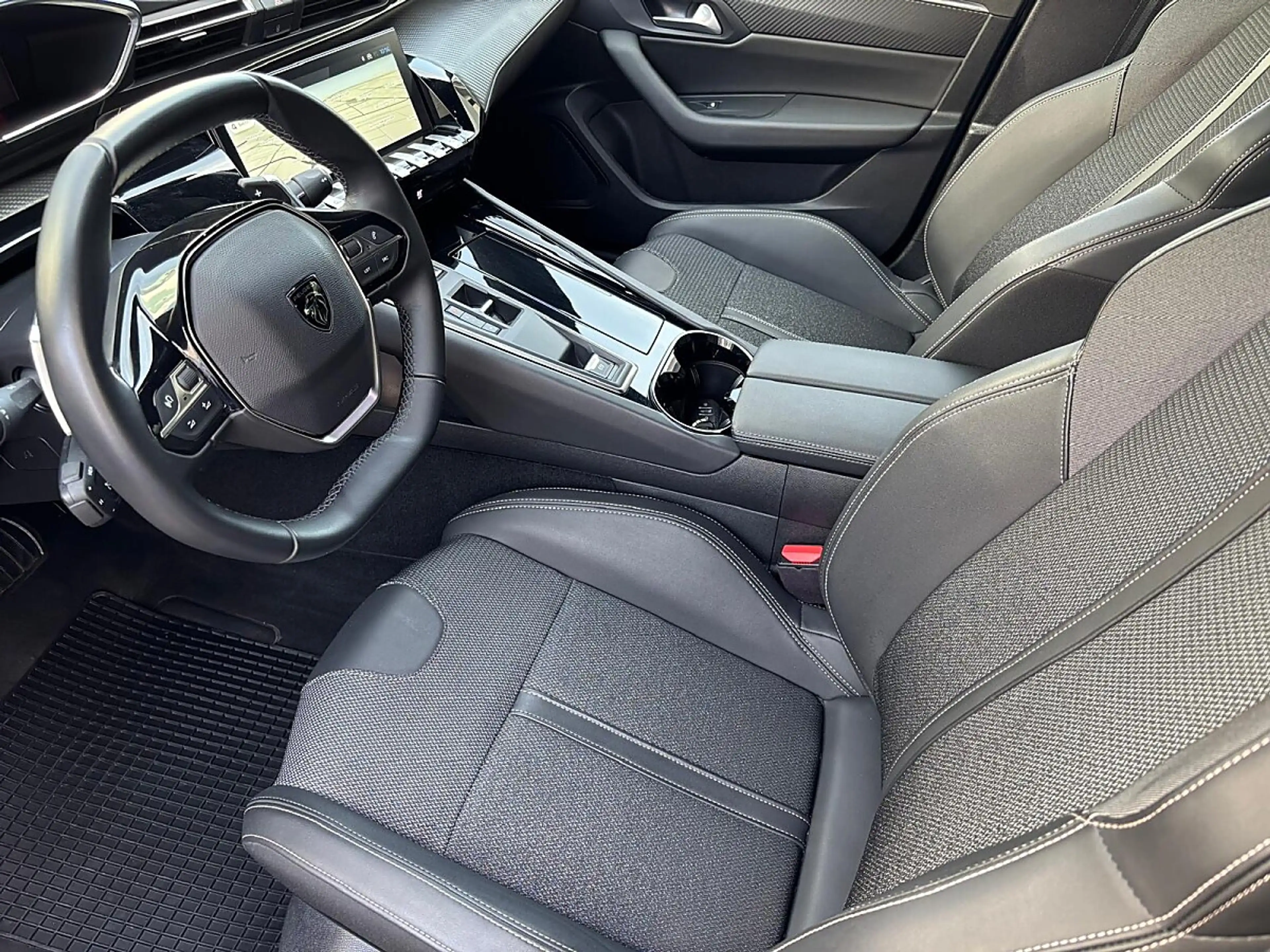 Peugeot 508 PureTech 130 EAT8 Allure Pack Aut. — photo 15