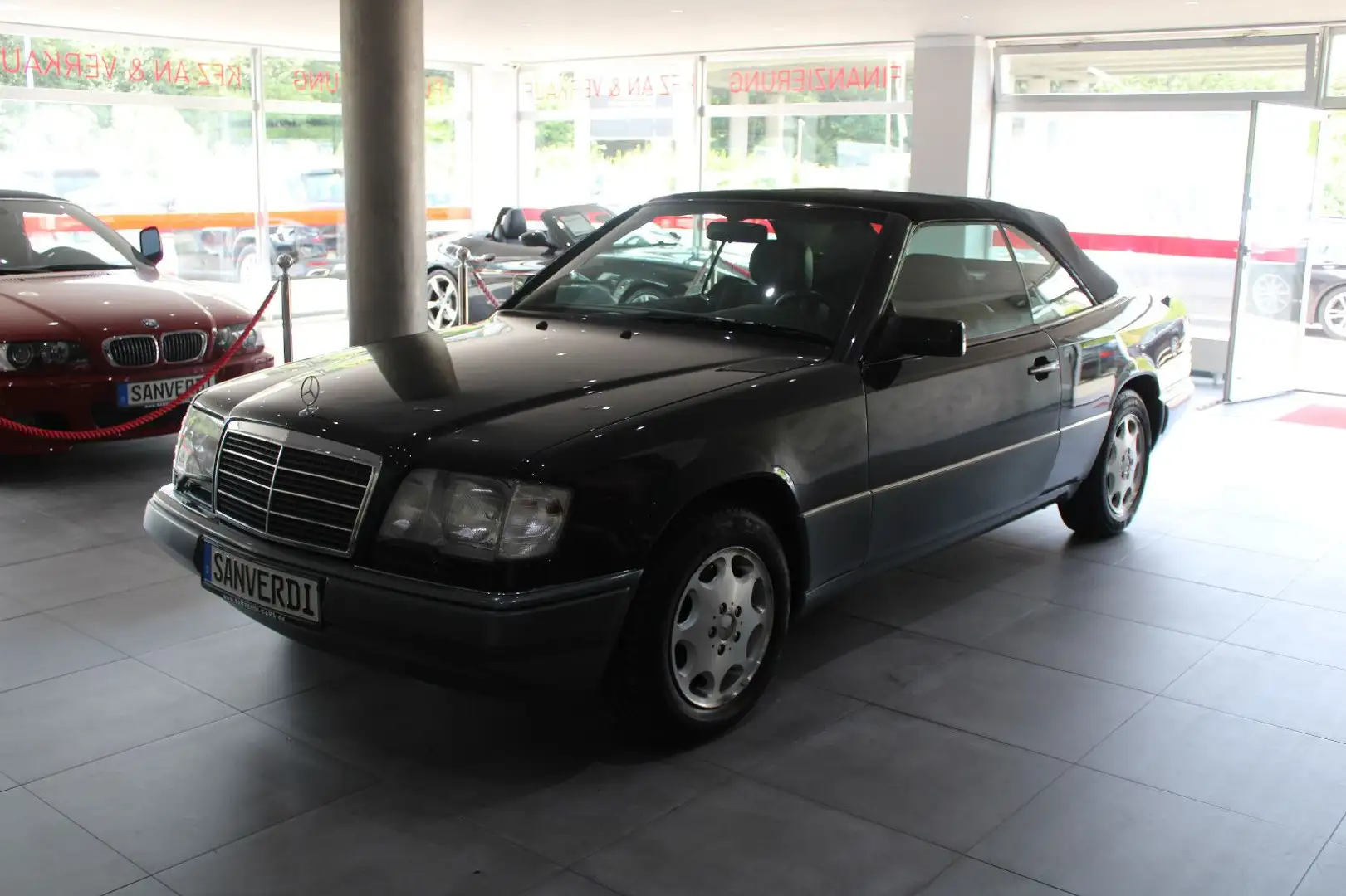 Mercedes-Benz E 220 Cabriolet KLIMA LEDER *I.HAND* *A124* Schwarz - 1