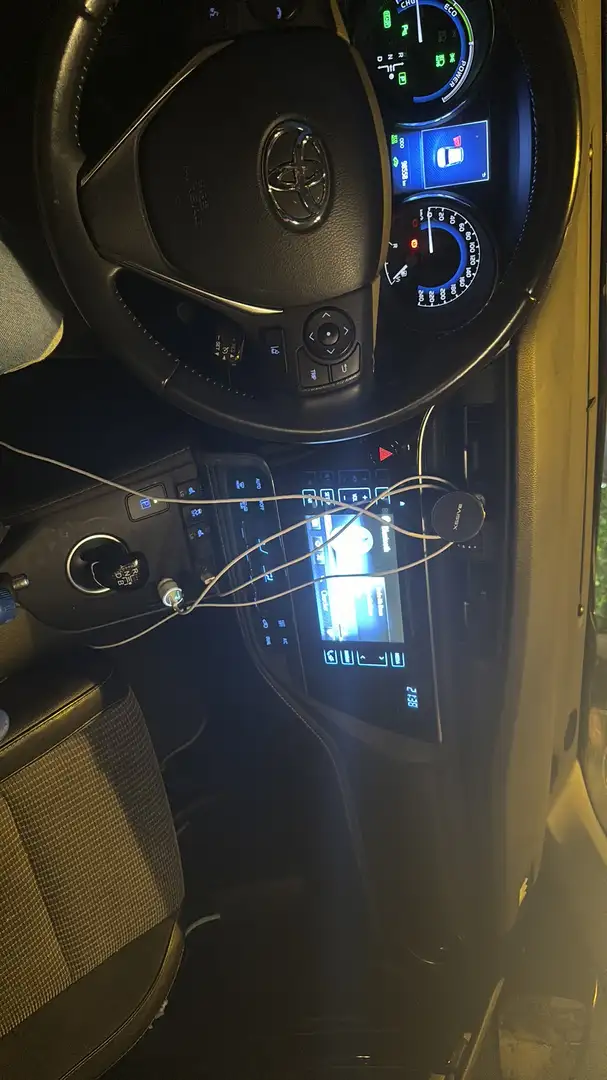 Toyota Auris HEV 1.8i HSD Active E-CVT - 1