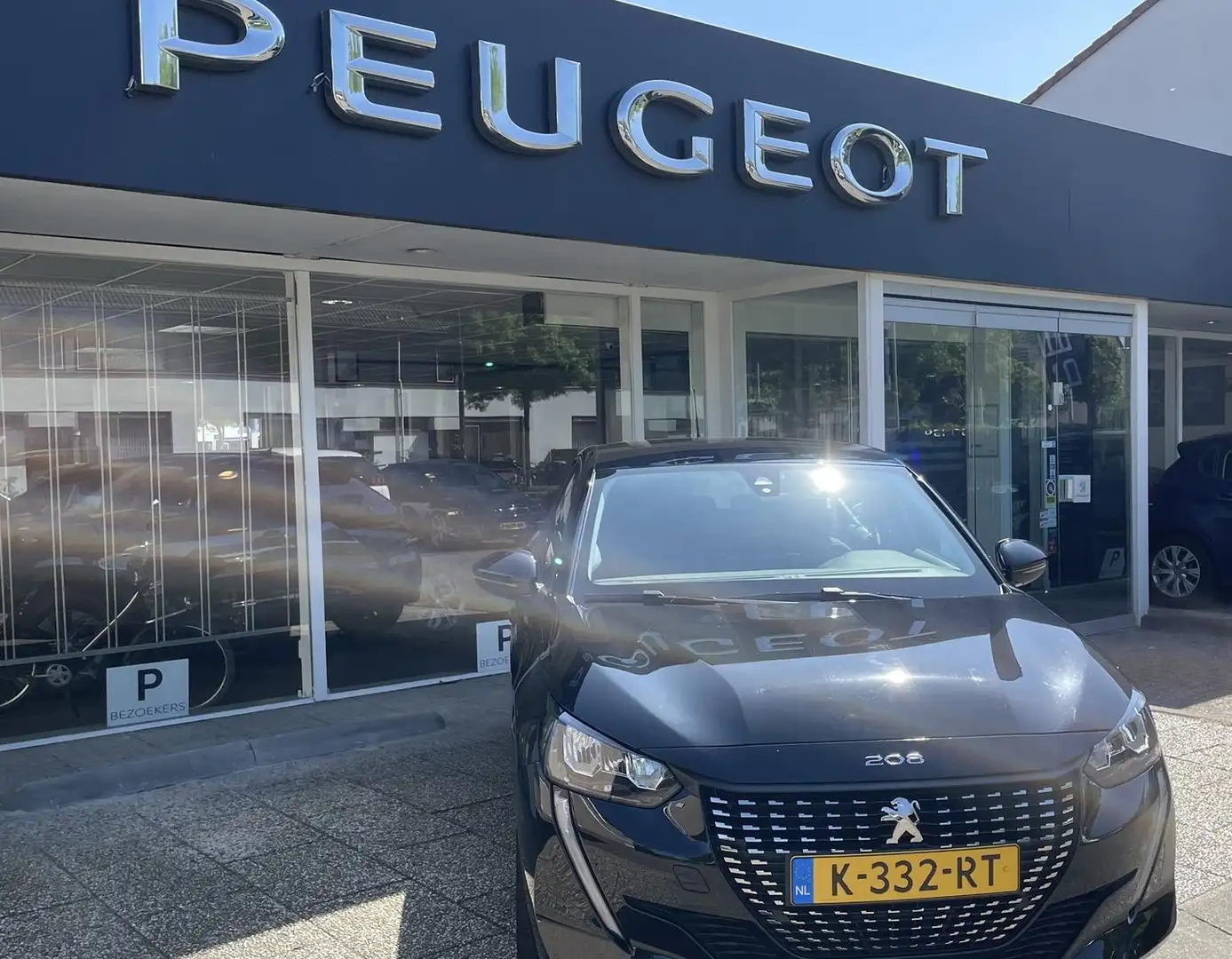 Peugeot 208 1.2 PureTech 75pk Zwart - 1