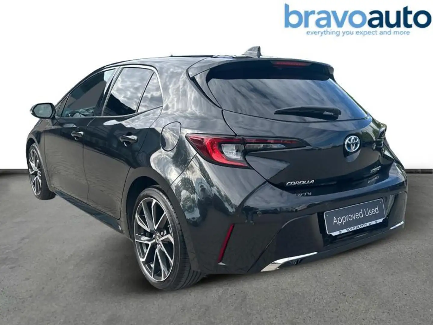 Toyota Corolla HB PREMIUM + NAVI & CARPLAY Noir - 2