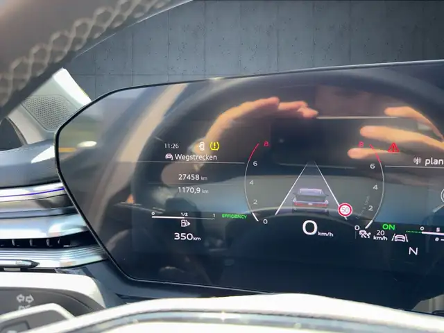 Audi A6 view 11