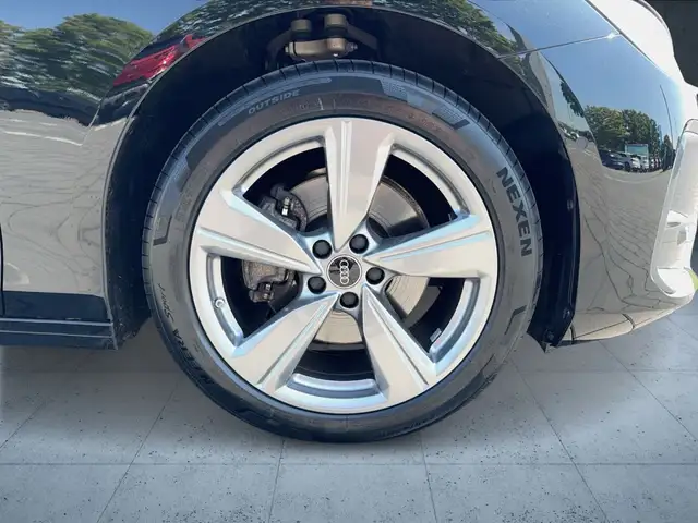 Audi A6 view 8