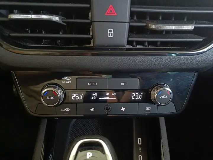 Škoda Kamiq 1.0 TSI DSG Selection 2025, foto 14