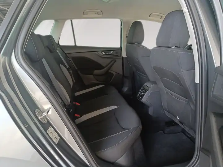 Škoda Kamiq 1.0 TSI DSG Selection 2025, foto 17
