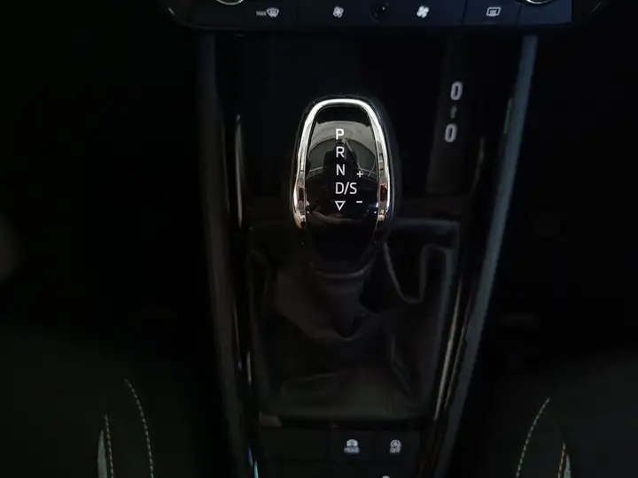 Škoda Kamiq 1.0 TSI DSG Selection 2025, foto 16