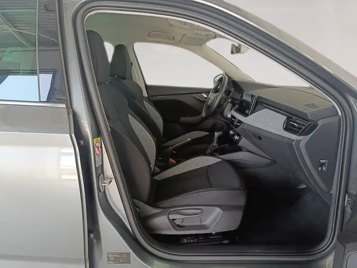 Škoda Kamiq 1.0 TSI DSG Selection 2025, foto 5