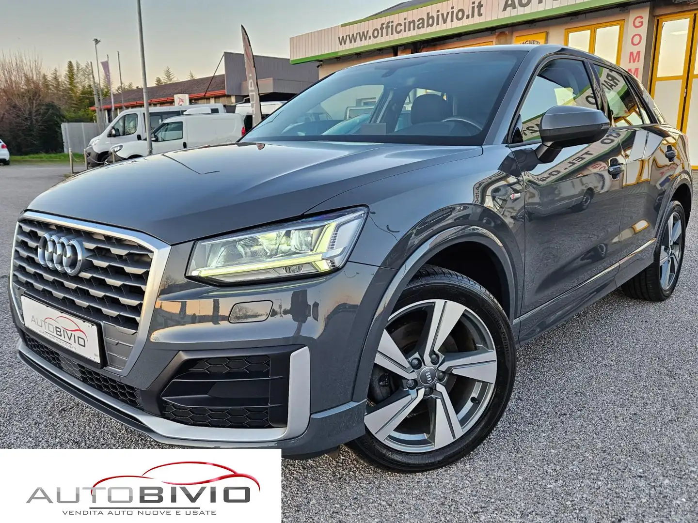 Audi Q2 1.0 TFSI S-Line Sport Šedá - 2