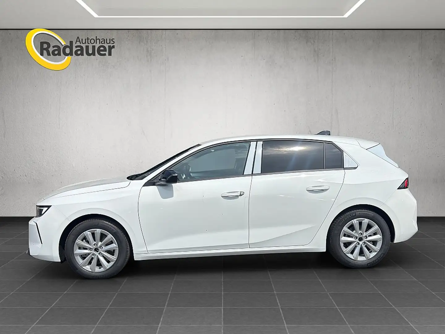 Opel Astra ST 1,2 Turbo MHEV Business Edition Aut. Weiß - 2