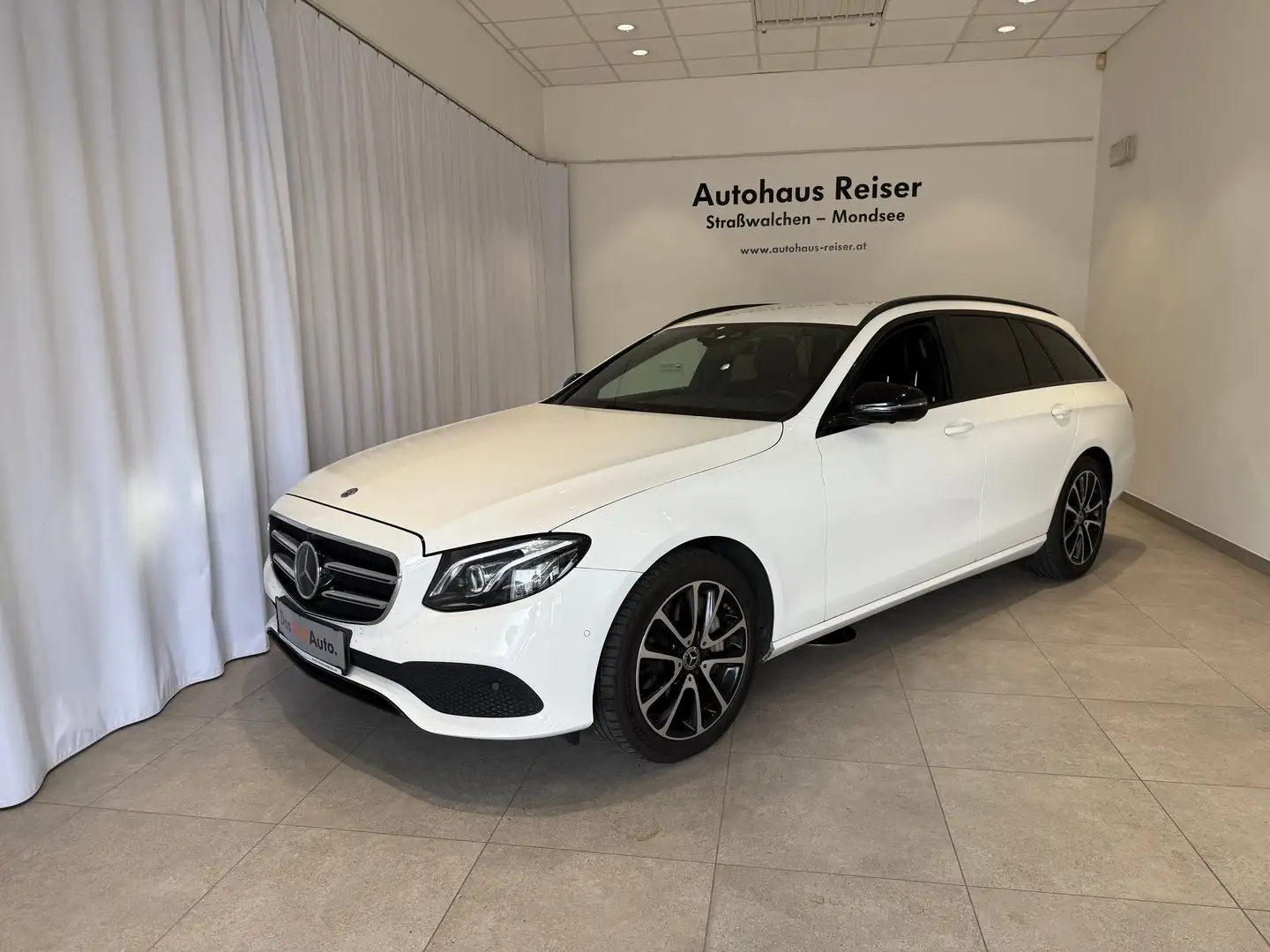 Mercedes-Benz E 400 400 d T Avantgarde 4MATIC Aut. Weiß - 2