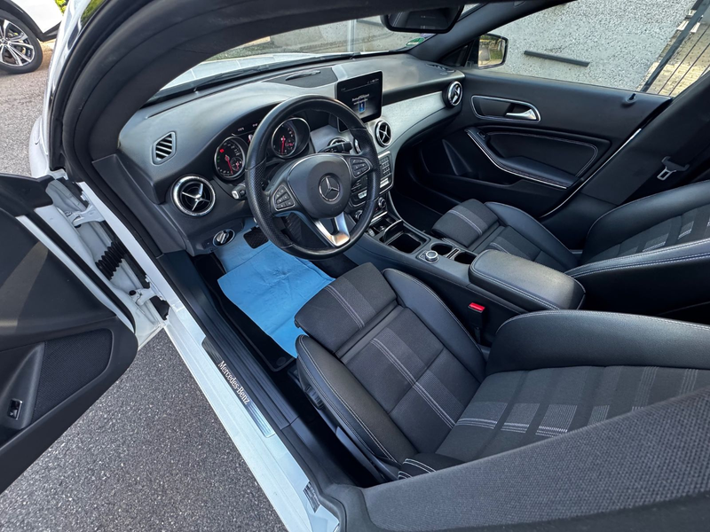 Mercedes-Benz CLA 200 Urban /Panorama-Dach/Night-Paket — photo 4