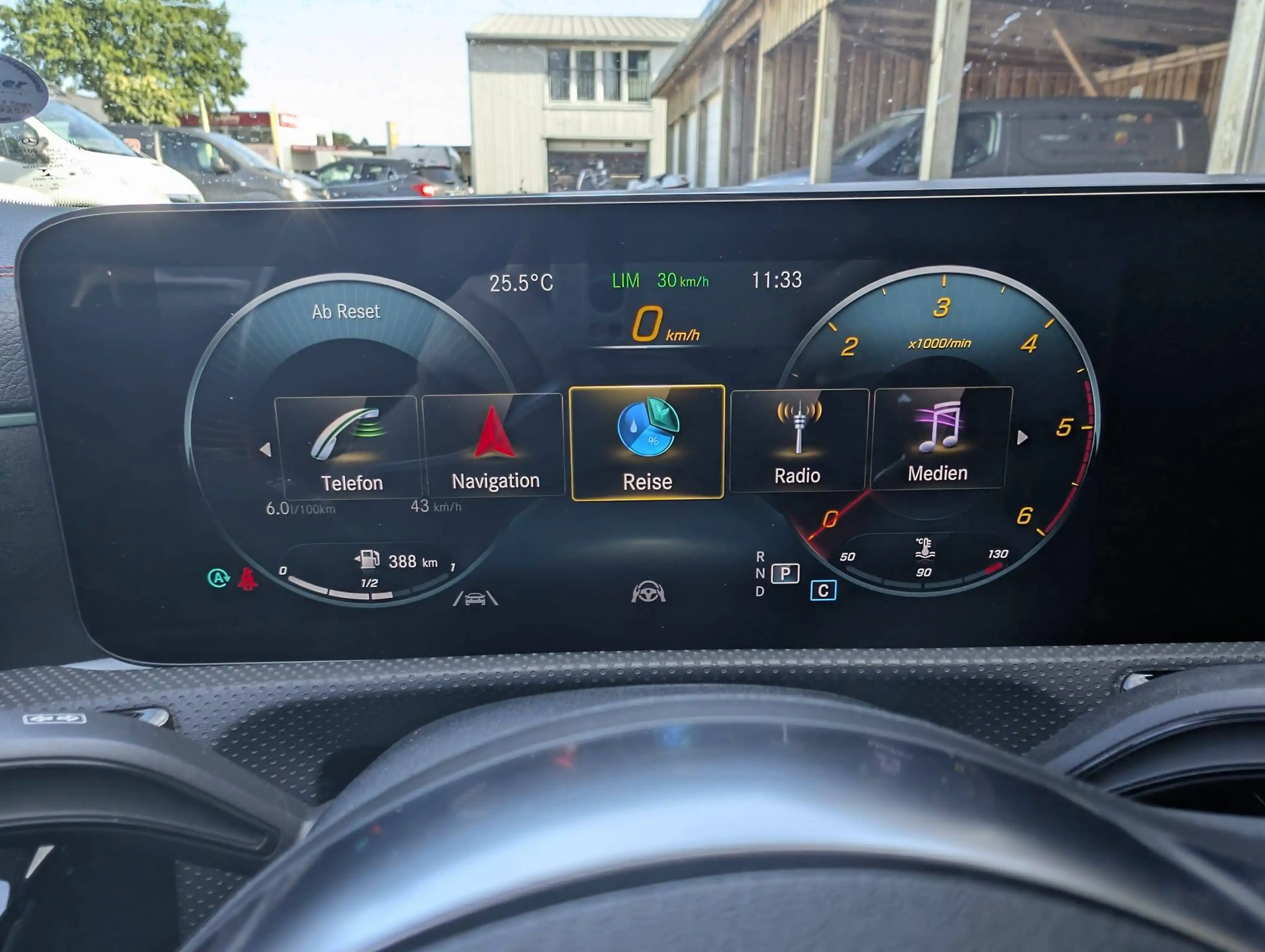 Mercedes-Benz CLA 220 CLA 220 d / 1. Hand / schwenkbare Anhängerkupplung / 8-Fach Bereift — photo 12
