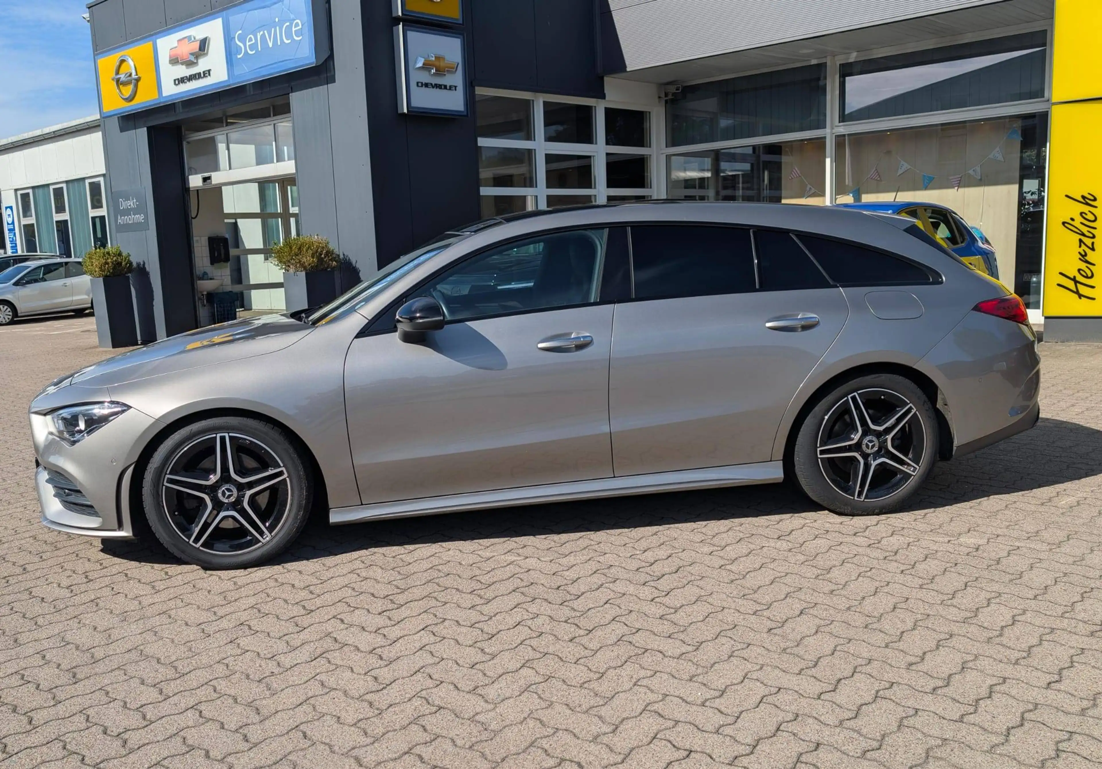 Mercedes-Benz CLA 220 CLA 220 d / 1. Hand / schwenkbare Anhängerkupplung / 8-Fach Bereift — photo 4