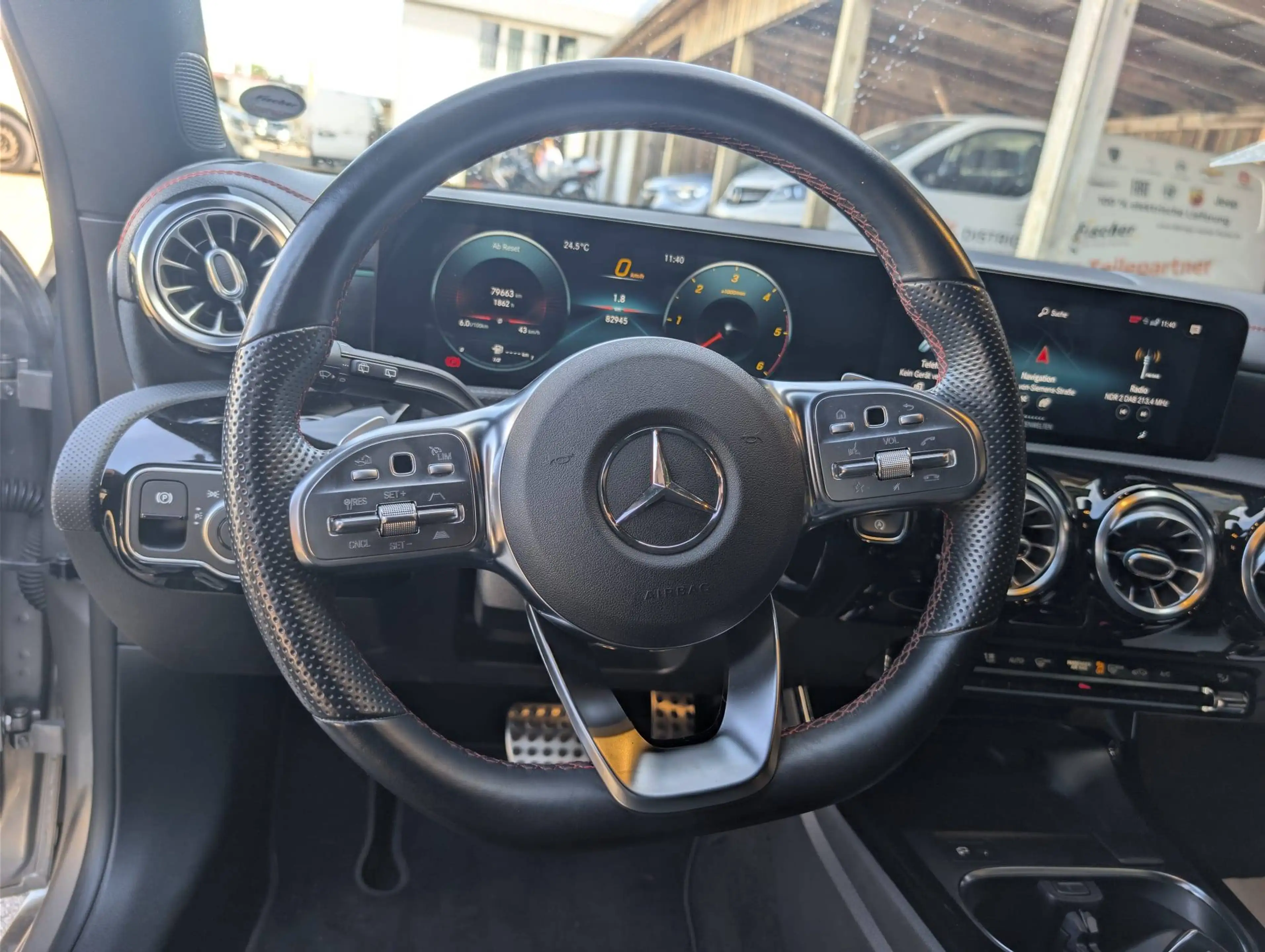 Mercedes-Benz CLA 220 CLA 220 d / 1. Hand / schwenkbare Anhängerkupplung / 8-Fach Bereift — photo 11