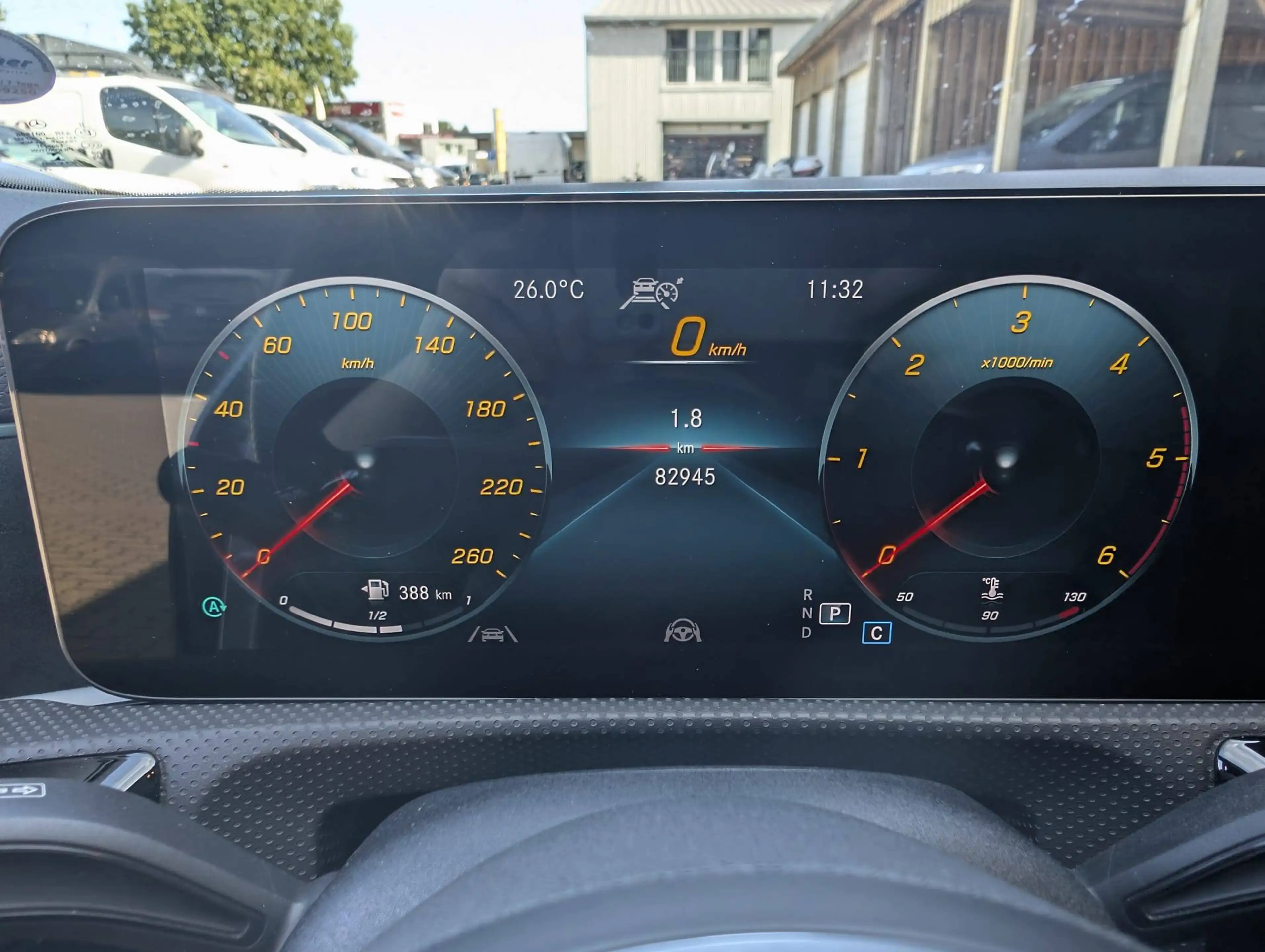 Mercedes-Benz CLA 220 CLA 220 d / 1. Hand / schwenkbare Anhängerkupplung / 8-Fach Bereift — photo 13