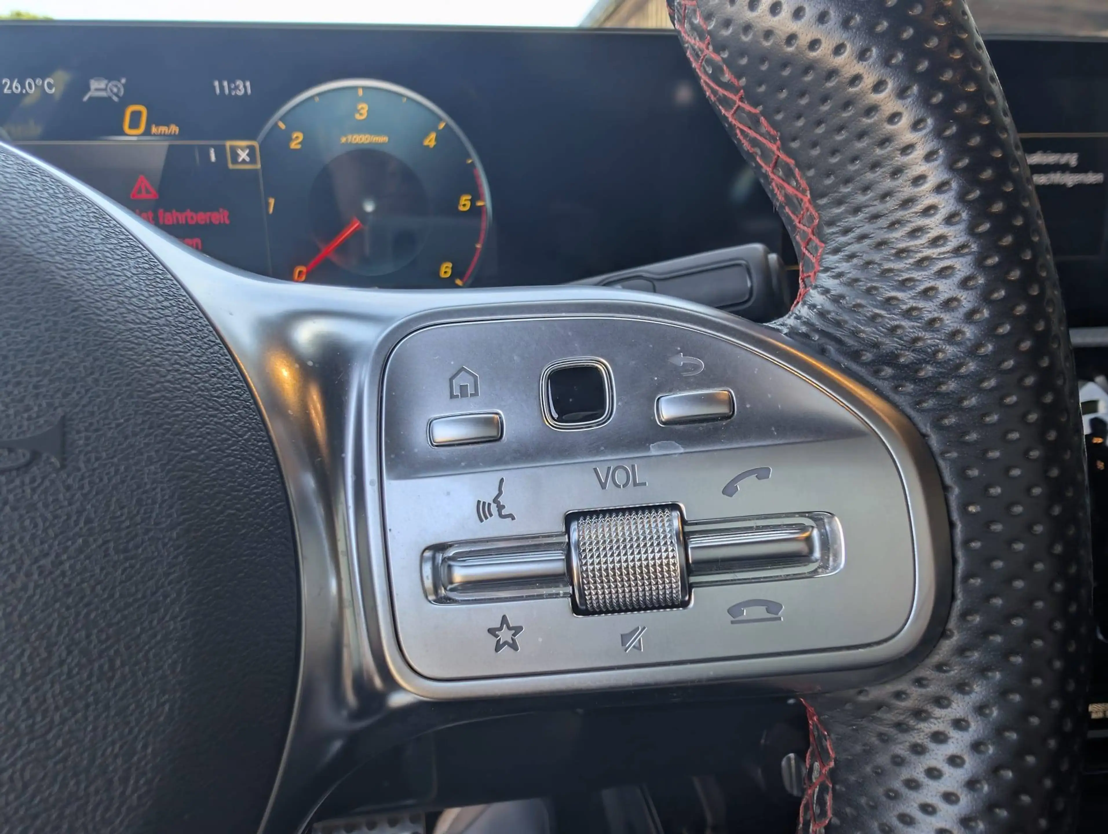 Mercedes-Benz CLA 220 CLA 220 d / 1. Hand / schwenkbare Anhängerkupplung / 8-Fach Bereift — photo 15